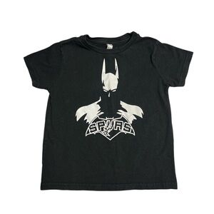 Children’s Batman’s Spurs basketball T-shirt